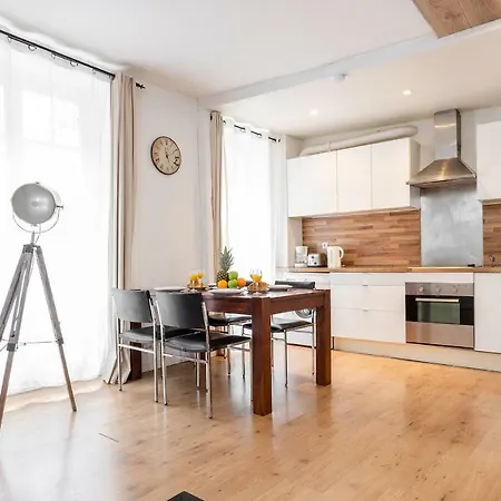 Rue Cler - Eiffel Tower Area Private Apartment- 30 Nuits Min *