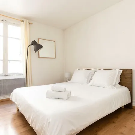 Appartamento Rue Cler - Eiffel Tower Area Private Apartment- 30 Nuits Min